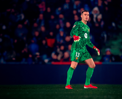 Escudo del club FC Barcelona Acuerdo para el traspaso de Iñaki Peña El FC Barcelona y el Panathinaikos FC han llegado a un acuerdo para el traspaso del portero al primer equipo griego Fecha de publicación Hace 26 Minutos