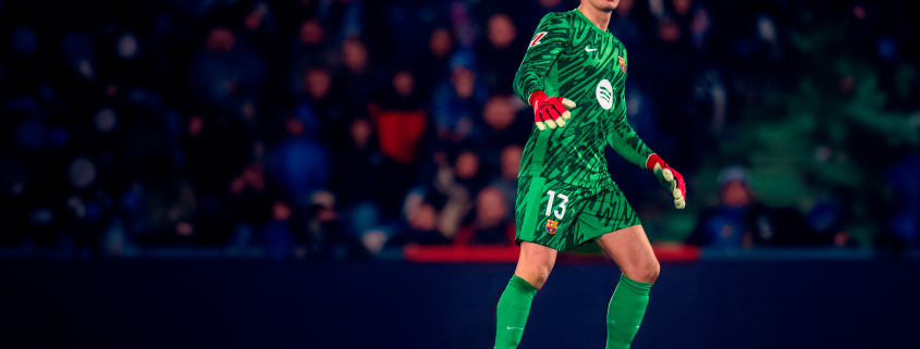 Escudo del club FC Barcelona Acuerdo para el traspaso de Iñaki Peña El FC Barcelona y el Panathinaikos FC han llegado a un acuerdo para el traspaso del portero al primer equipo griego Fecha de publicación Hace 26 Minutos