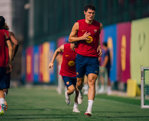 Escudo del FC Barcelona Continúan los preparativos Plantilla para el tercer día de entrenamientos en el primer equipo de la Ciutat Esportiva Fecha de publicación Hace 20 Minutos