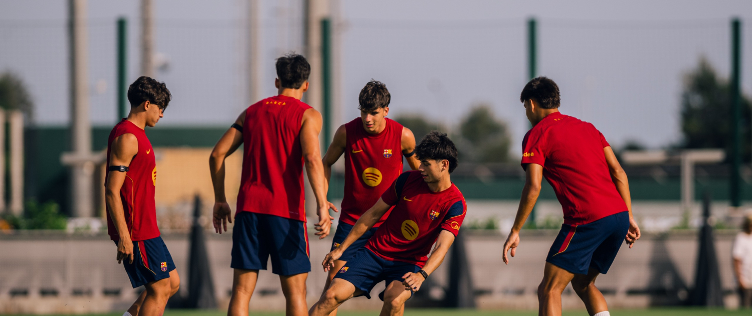 Escudo del FC Barcelona Doble entrenamiento el miércoles Hansi Flick y su plantilla entrenan tanto el miércoles por la mañana como por la tarde en el primer equipo de la Ciutat Esportiva Fecha de publicación Hace 55 Mins