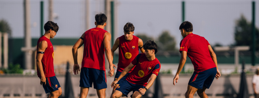 Escudo del FC Barcelona Doble entrenamiento el miércoles Hansi Flick y su plantilla entrenan tanto el miércoles por la mañana como por la tarde en el primer equipo de la Ciutat Esportiva Fecha de publicación Hace 55 Mins