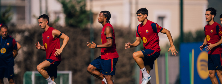 Escudo del FC Barcelona El FC Barcelona inicia la segunda semana de pretemporada El equipo de Hansi Flick realizará este lunes una doble sesión en el primer equipo de la Ciutat Esportiva Fecha de publicación Hace 1 hora
