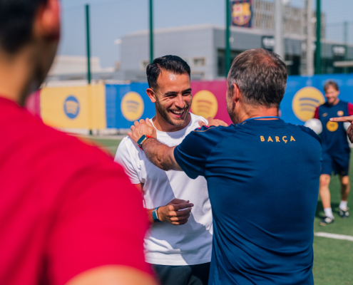 Escudo del FC Barcelona Entrenamiento con un visitante Los blaugrana se ejercitaron a las 9.30 horas en el campo 2 de la Ciutat Esportiva, con la presencia del campeón del Mundo Primer Equipo Fecha de publicación Hace 22 Minutos