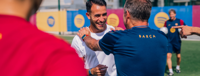 Escudo del FC Barcelona Entrenamiento con un visitante Los blaugrana se ejercitaron a las 9.30 horas en el campo 2 de la Ciutat Esportiva, con la presencia del campeón del Mundo Primer Equipo Fecha de publicación Hace 22 Minutos