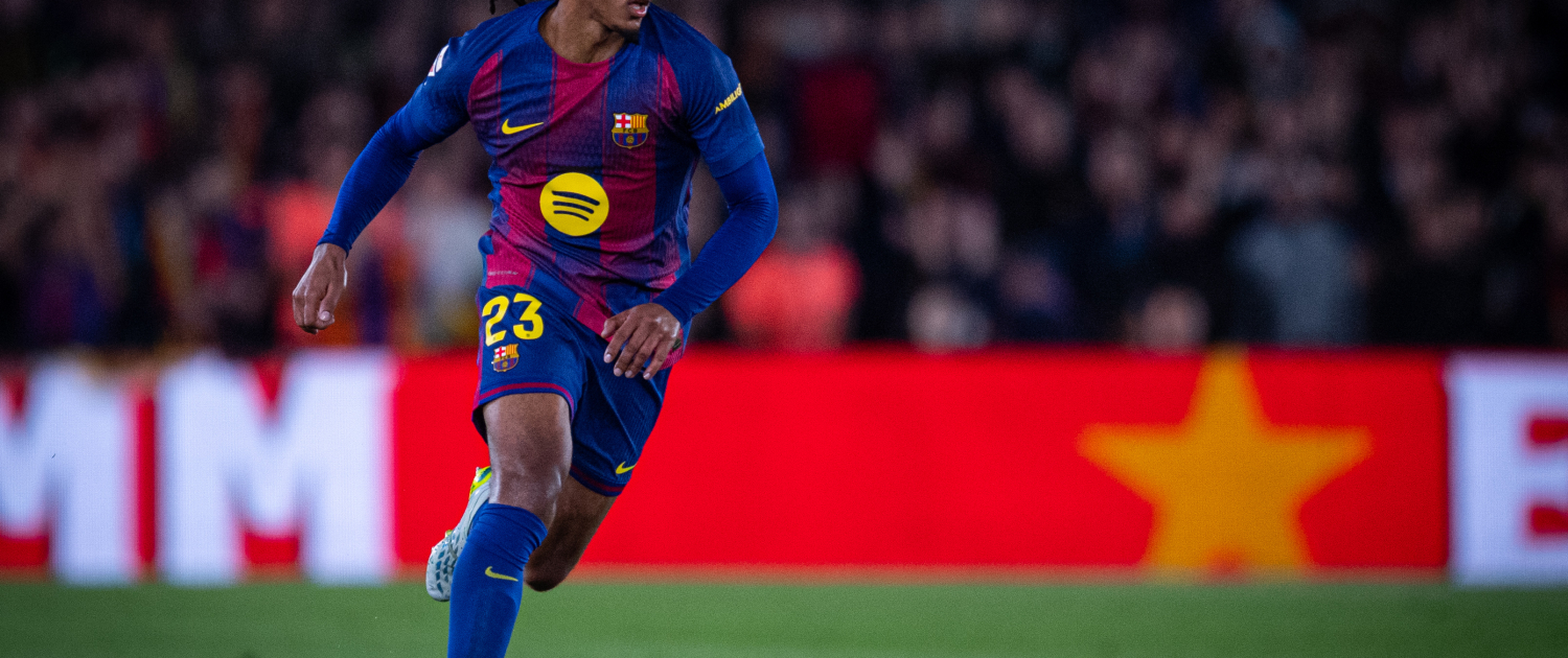 Escudo del FC Barcelona Kounde, primer blaugrana en los cuartos de final del Mundial El jugador del Barça disputó los noventa minutos en la victoria de Francia sobre Paraguay | FOTOS: @FIFAcom Primer equipo Fecha de publicación Hace 3 horas