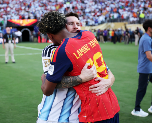 Escudo del FC Barcelona Lamine Yamal lo vuelve a hacer El delantero catalán se convierte en el jugador más joven en ganar la Eurocopa y el Mundial con el primer equipo Fecha de publicación Hace 1 hora