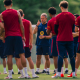 Escudo del FC Barcelona Los jugadores rumbo a Birmingham Hansi Flick se lleva a 30 jugadores con los suyos a la primera etapa de entrenamiento del primer equipo inglés de Midlands Fecha de publicación Hace 12 Minutos