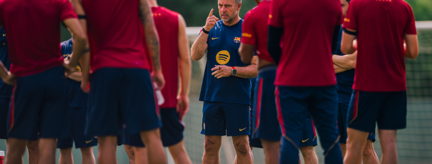 Escudo del FC Barcelona Los jugadores rumbo a Birmingham Hansi Flick se lleva a 30 jugadores con los suyos a la primera etapa de entrenamiento del primer equipo inglés de Midlands Fecha de publicación Hace 12 Minutos
