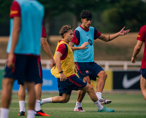 Escudo del FC Barcelona Más entrenamientos en St. George's Park Otra sesión de la plantilla azulgrana, la cuarta en Inglaterra durante su concentración de pretemporada Primer Equipo Fecha de publicación Hace 1 hora