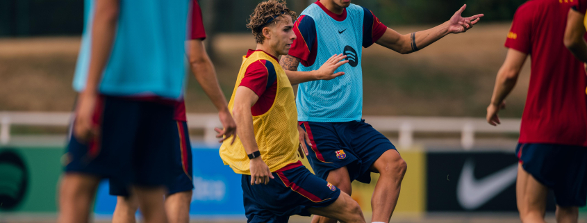 Escudo del FC Barcelona Más entrenamientos en St. George's Park Otra sesión de la plantilla azulgrana, la cuarta en Inglaterra durante su concentración de pretemporada Primer Equipo Fecha de publicación Hace 1 hora