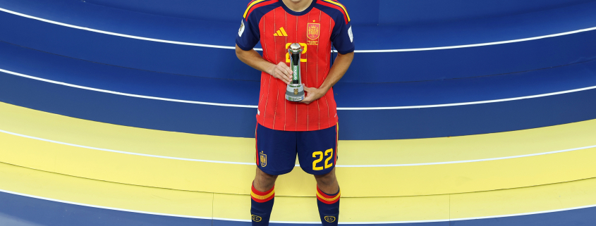 Escudo del FC Barcelona Pau Cubarsí, mejor jugador joven del Mundial El defensa azulgrana recibe el premio tras un impresionante torneo con la campeona España | Fotos: @FIFAcom Primer equipo Fecha de publicación Hace 9 horas