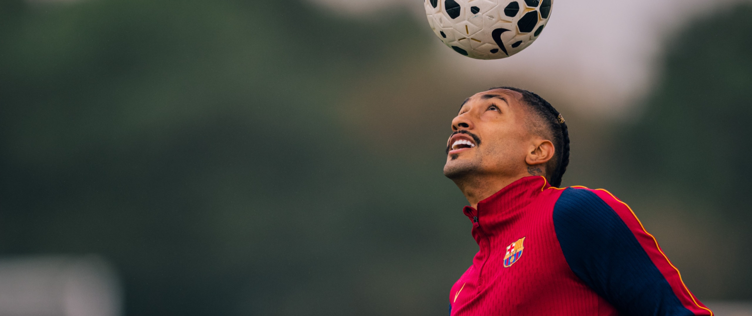 Escudo del FC Barcelona Primer entrenamiento de Raphinha El delantero brasileño entrena por primera vez tras incorporarse al grupo Primer Equipo Fecha de publicación Hace 47 Mins