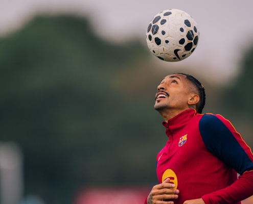 Escudo del FC Barcelona Primer entrenamiento de Raphinha El delantero brasileño entrena por primera vez tras incorporarse al grupo Primer Equipo Fecha de publicación Hace 47 Mins
