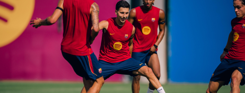 Escudo del FC Barcelona Primer entrenamiento de la temporada 2026/27 La plantilla de Hansi Flick se ejercita por primera vez este verano en el primer equipo de la Ciutat Esportiva Fecha de publicación Hace 1 hora