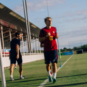 Escudo del FC Barcelona Primera sesión con Fermín El centrocampista participó en parte de la sesión con la plantilla en su primer trabajo tras la pretemporada Primer Equipo Fecha de publicación Hace 12 horas