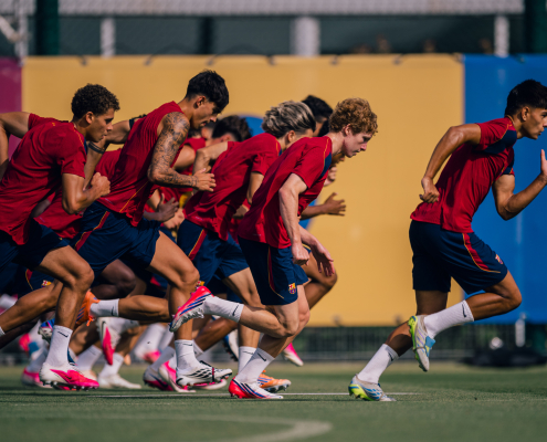 Escudo del FC Barcelona Primera sesión del doble entrenamiento completada Hansi Flick y la plantilla se ejercitan en el campo 2 de la Ciutat Esportiva a partir de las 9.30 horas Primer Equipo Fecha de publicación Hace 42 Minutos