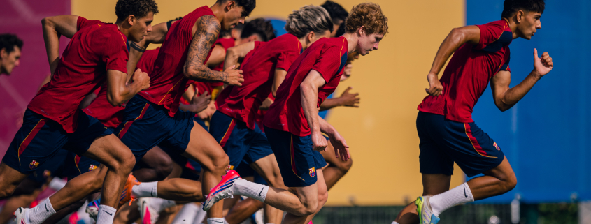 Escudo del FC Barcelona Primera sesión del doble entrenamiento completada Hansi Flick y la plantilla se ejercitan en el campo 2 de la Ciutat Esportiva a partir de las 9.30 horas Primer Equipo Fecha de publicación Hace 42 Minutos