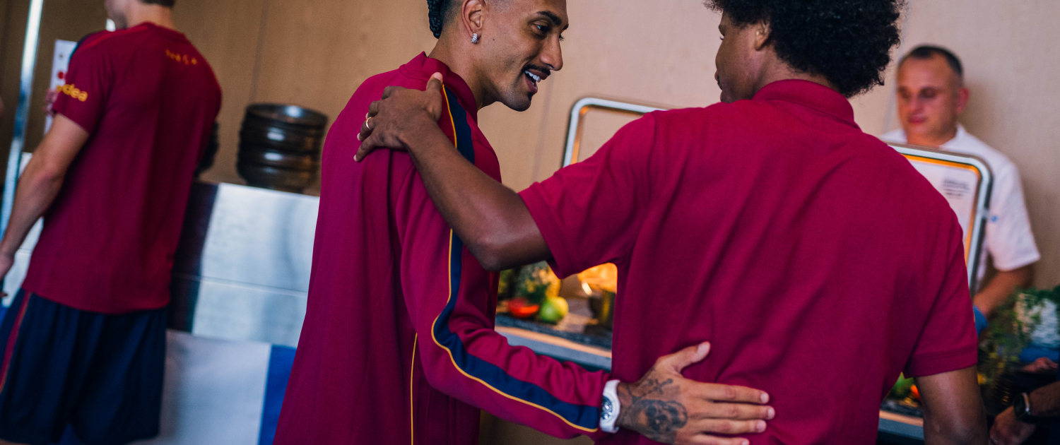 Escudo del FC Barcelona Raphinha se incorpora a la concentración de pretemporada Tras el descanso tras su participación en el reciente Mundial, el brasileño se une a sus compañeros en St. George's Park Primer equipo Fecha de publicación Hace 53 Minutos