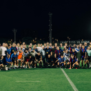 Escudo del club FC Barcelona El entrenamiento continúa contra Europa Un entrenamiento ligeramente diferente: el equipo de Hansi Flick gana el partido de entrenamiento por 4-1 Primer equipo Fecha de publicación Hace 1 hora