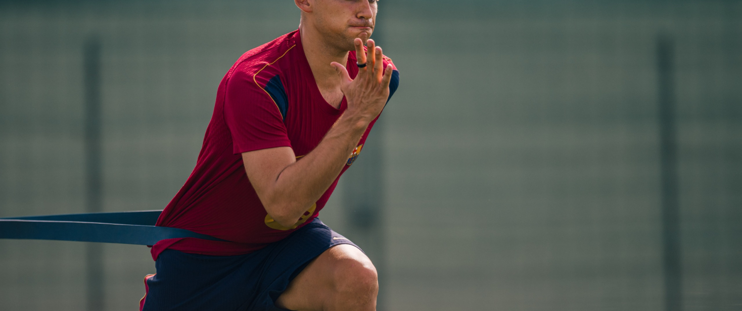 Escudo del club FC Barcelona Primera semana de entrenamientos La plantilla de Hansi Flick se entrena el sábado por la mañana para completar cinco días consecutivos de actividad Primer Equipo Fecha de publicación Hace 44 Mins